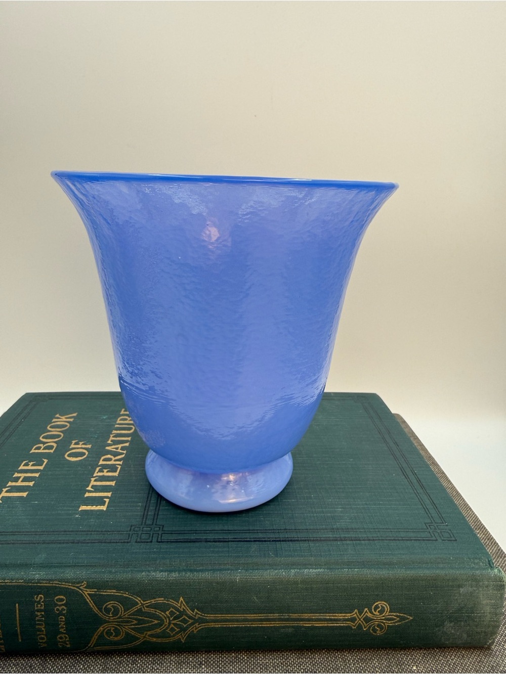 Yalos Casa Murano Art Glass Vase: Opalescent Periwinkle W/ Original Sticker